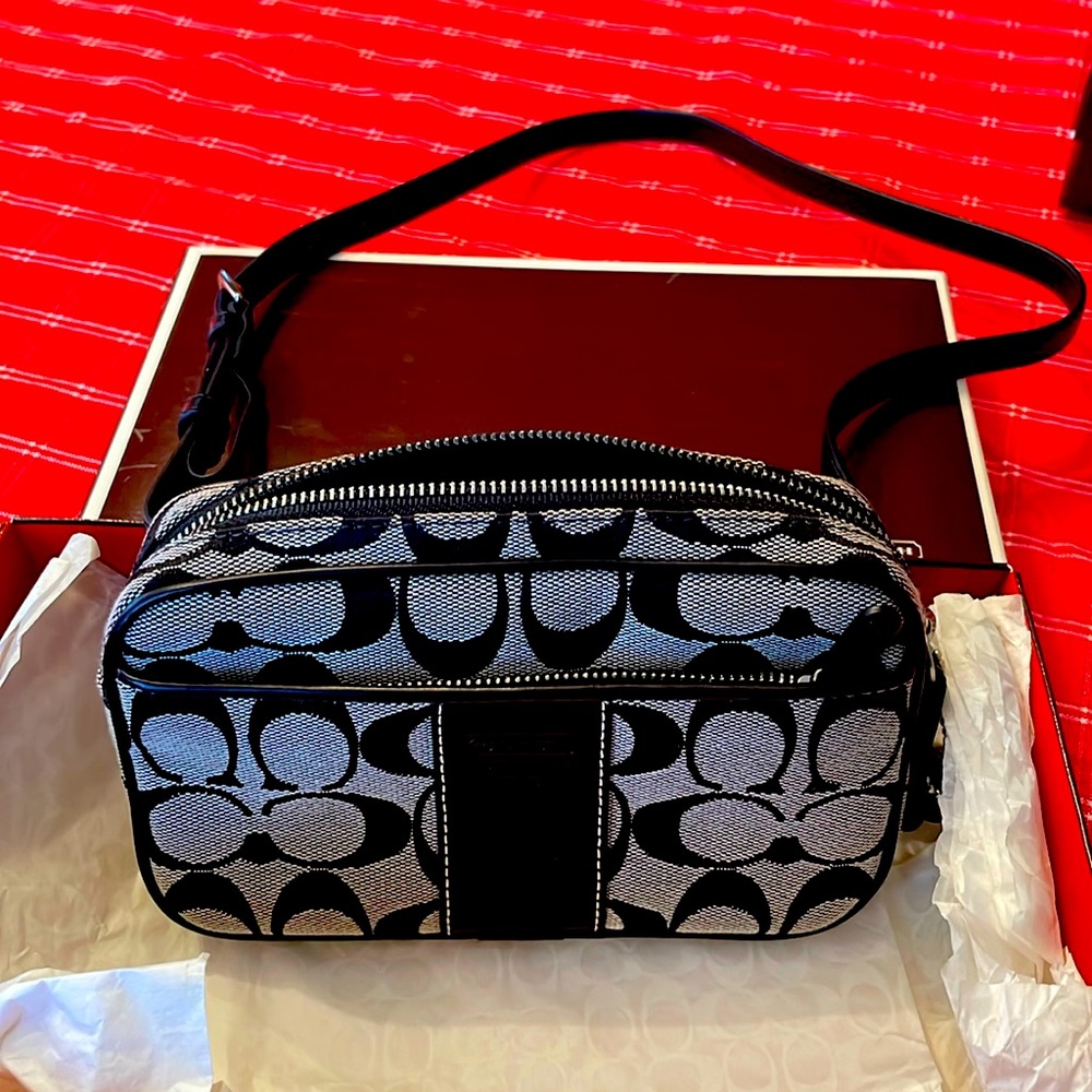 Coach NWT belt hip bag, signature black leather trim, removable leather belt
